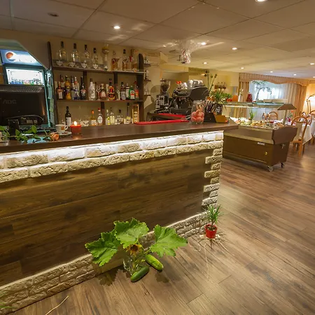 酒店 Fian 3*